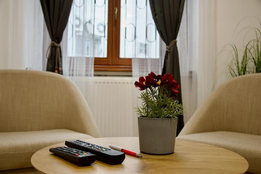 Standard Apartment By Hi5- Podmaniczky Street Budapest Exterior photo